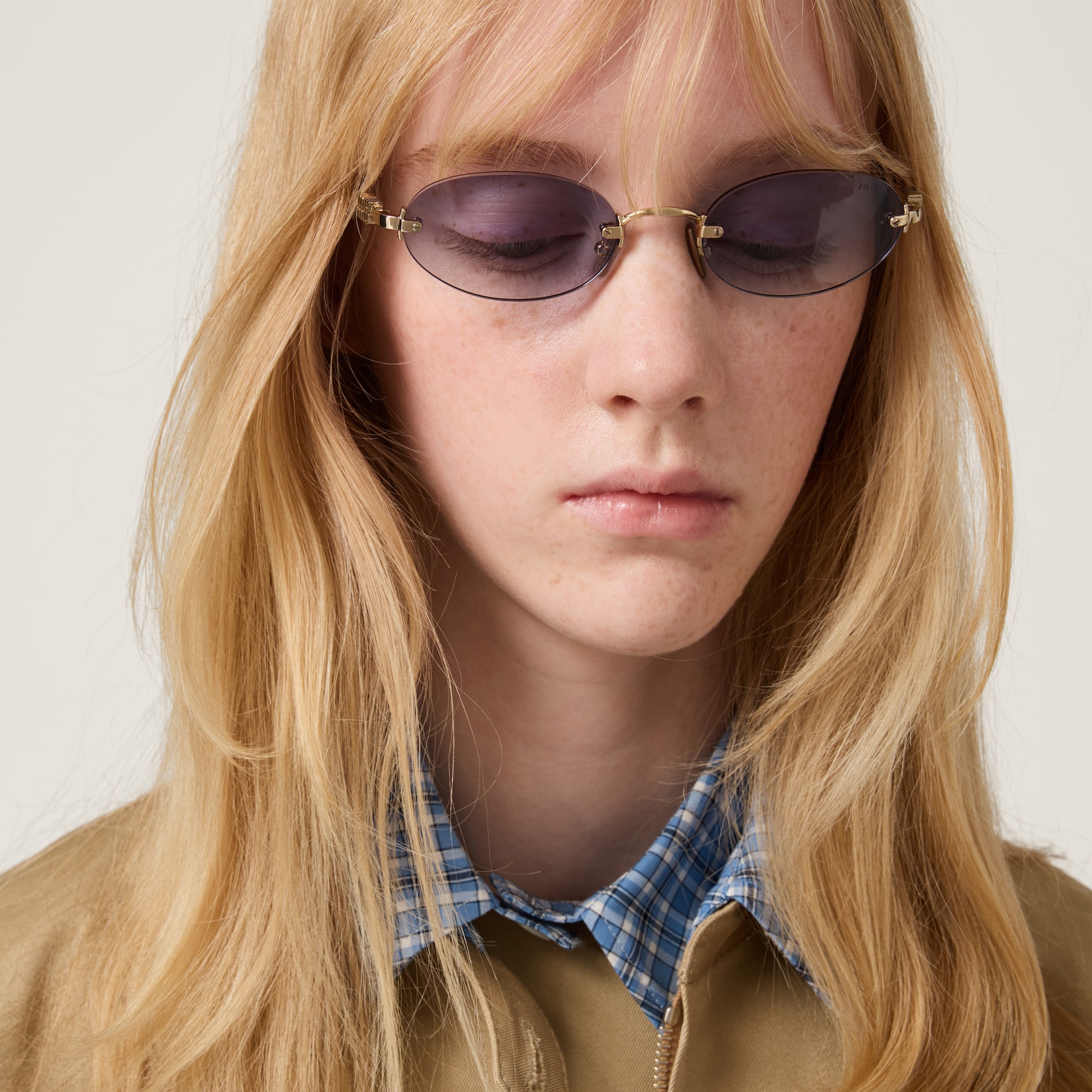 Miu Miu Logo sunglasses - Image 6